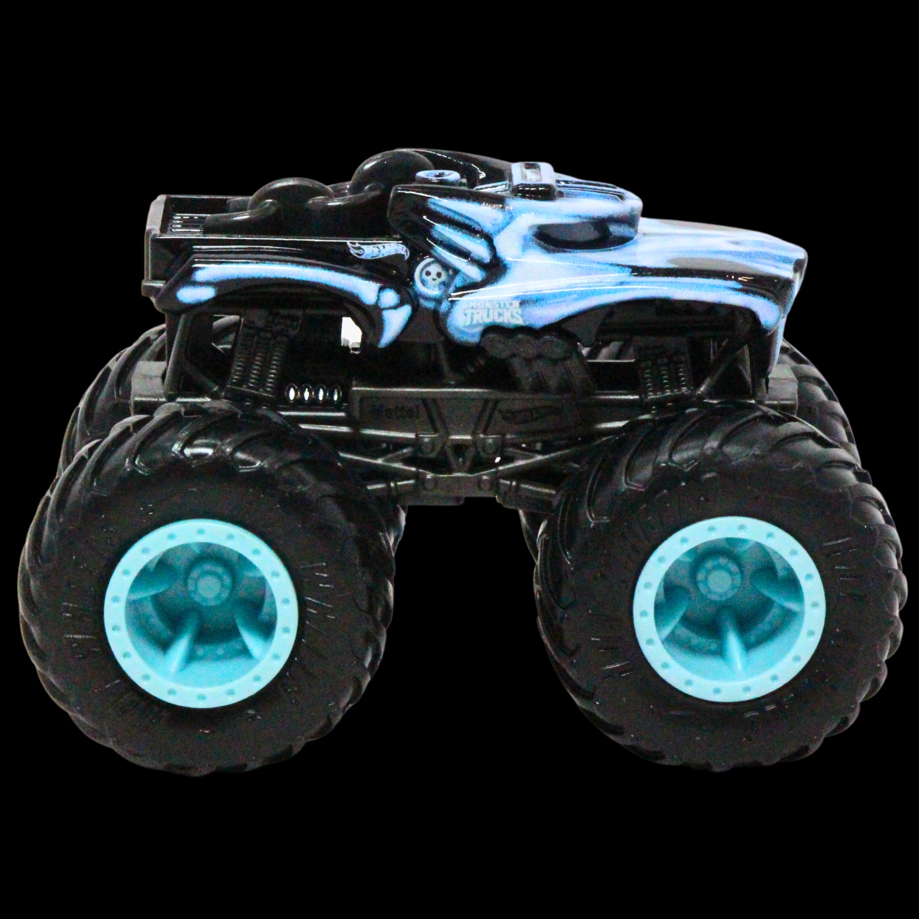 Hot Wheels Monster Trucks - 1:64 Scale Diecast - Hotweiler & Night Shi