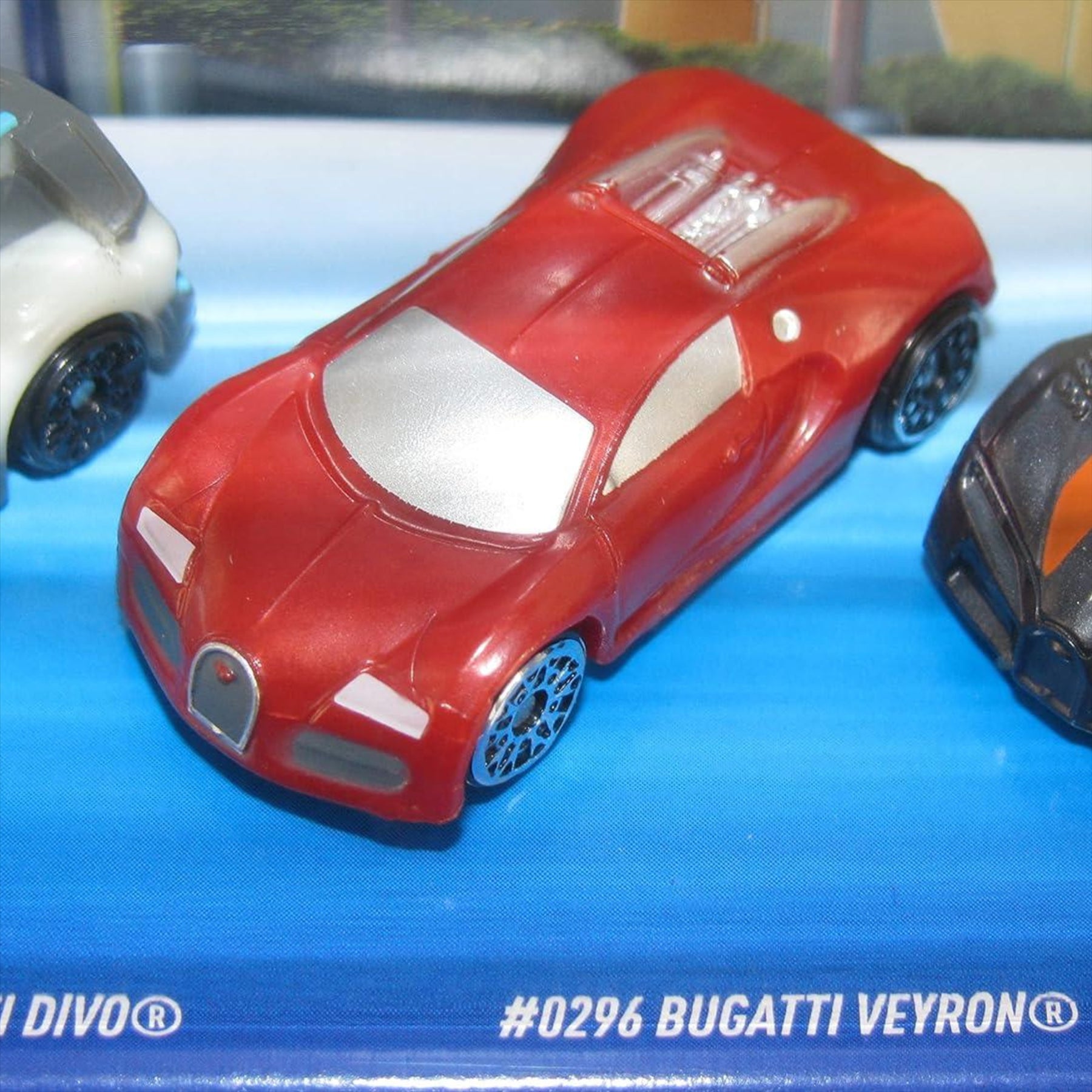Micro Machines 2021 Series 5 World Pack #14 Bugatti Speed Legends: Type 35, EB110 Super Sport, Divo, Veyron, Chiron - Toptoys2u
